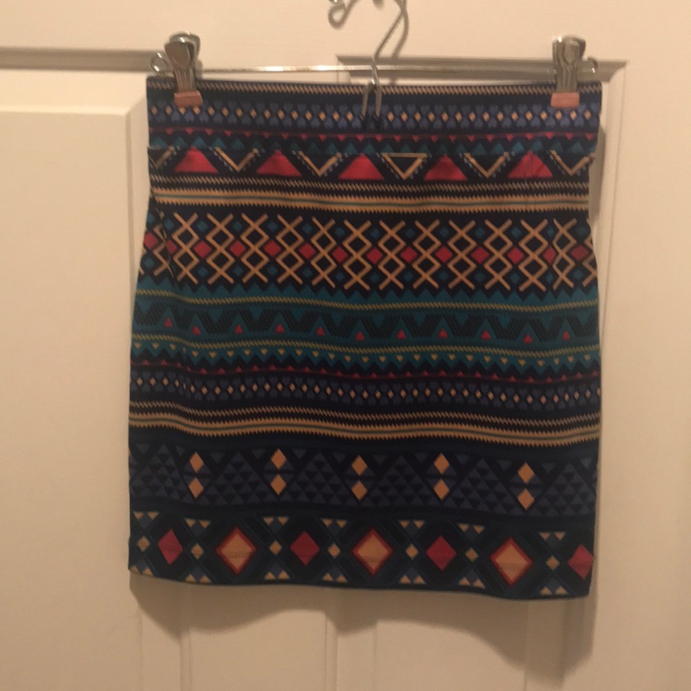 Bodycon skirt with geometric pattern